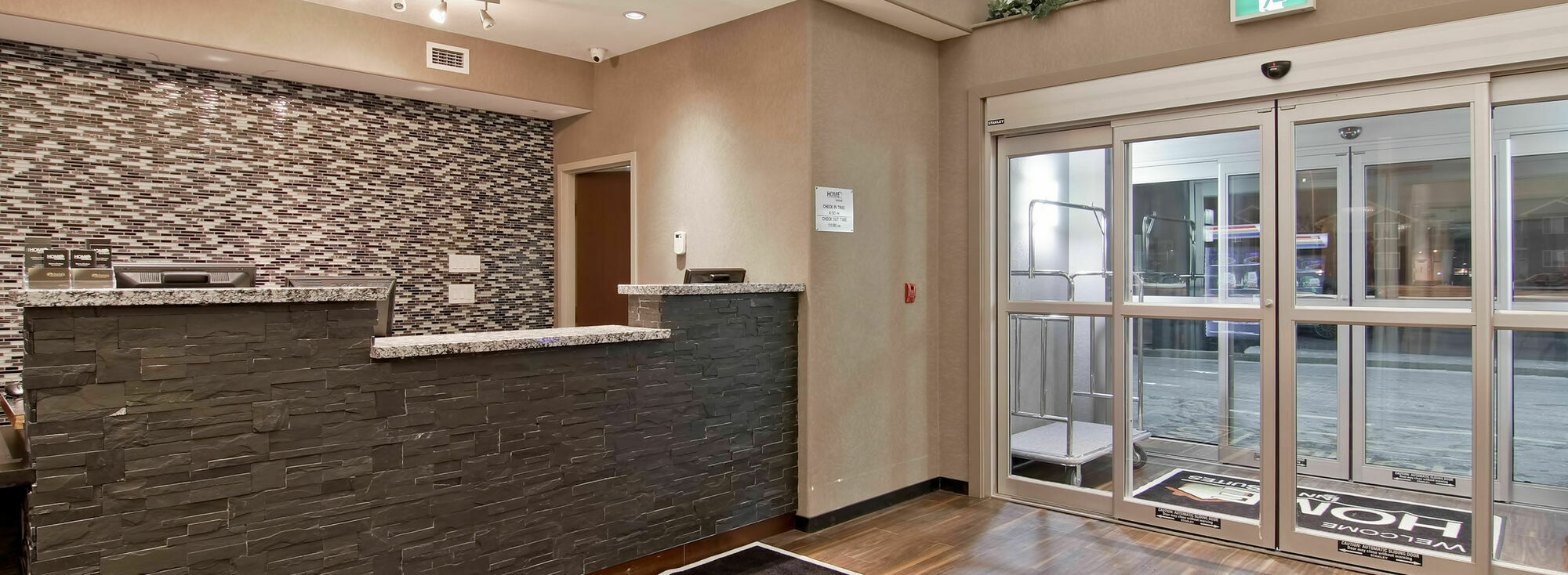 Home Inn & Suites Regina Airport Eksteriør billede